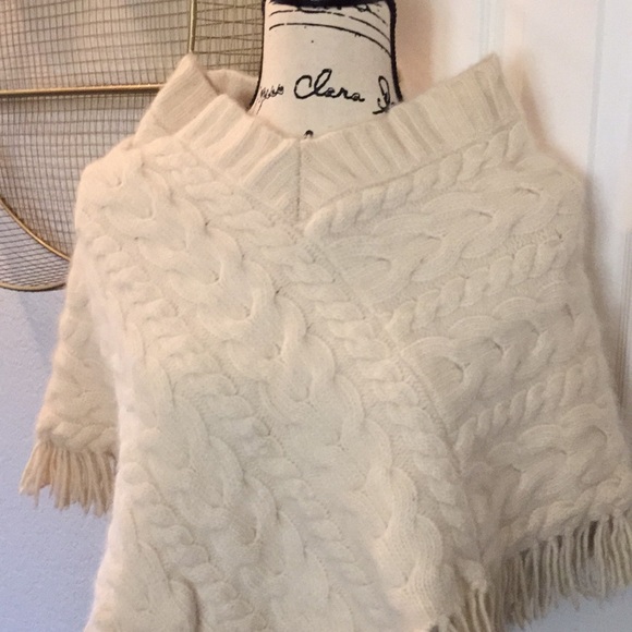 - Banana Republic poncho 100% angora sizes xs - Picture 2 of 6